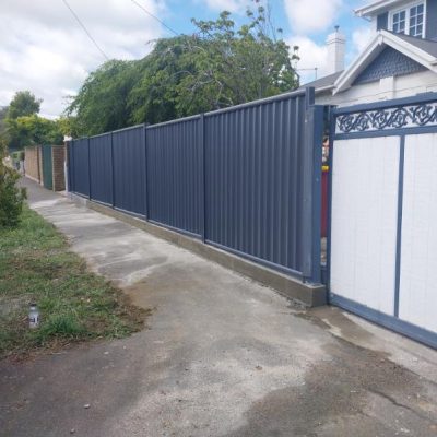 launceston-fencing-electric-sliding-gate-2